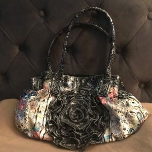 Cute patent leather faux snake skin purse!